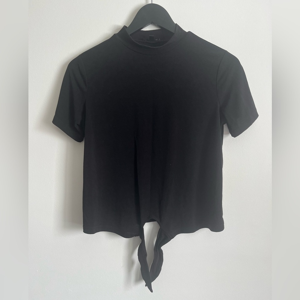 Dynamite Black Short Sleeve Tie-Front Crop Top